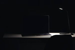 schermo nero dopo l’avvio del laptop